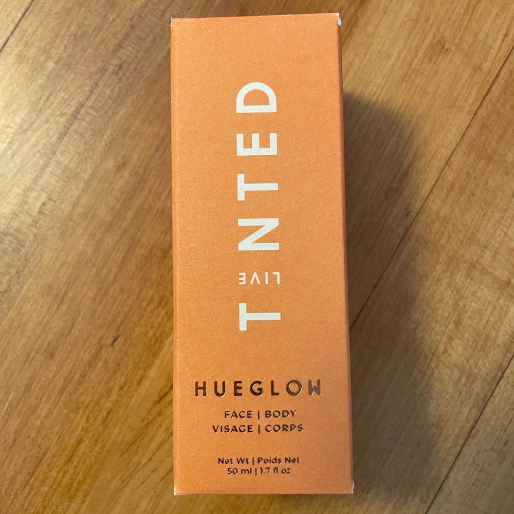 Live Tinted Hue glow tinted in Dawn. 50 ml.